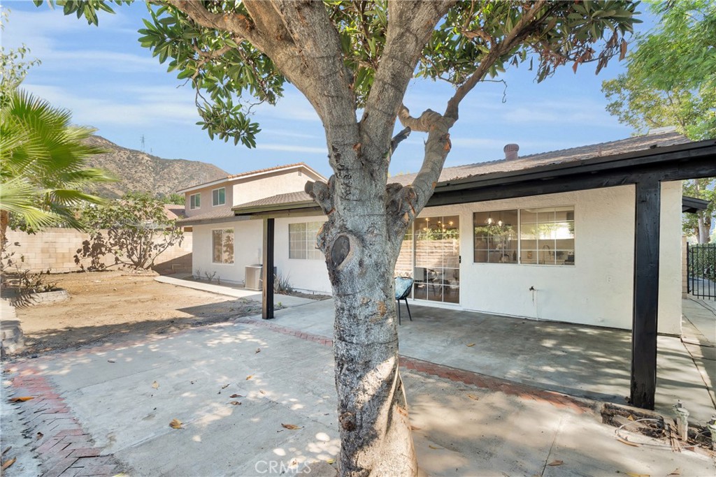 633 Royal View Street