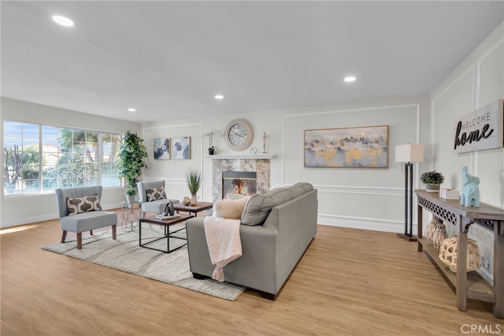 633 Royal View Street