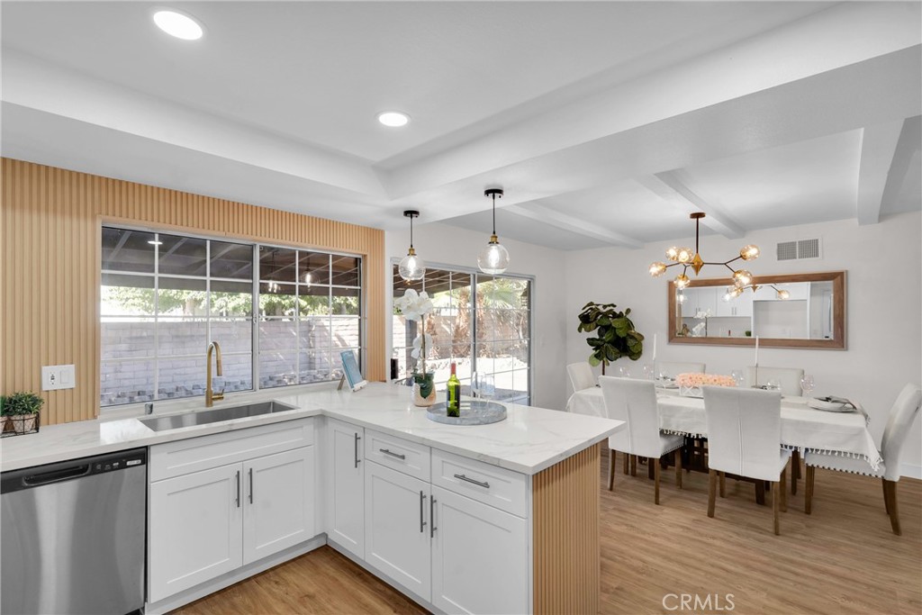 633 Royal View Street