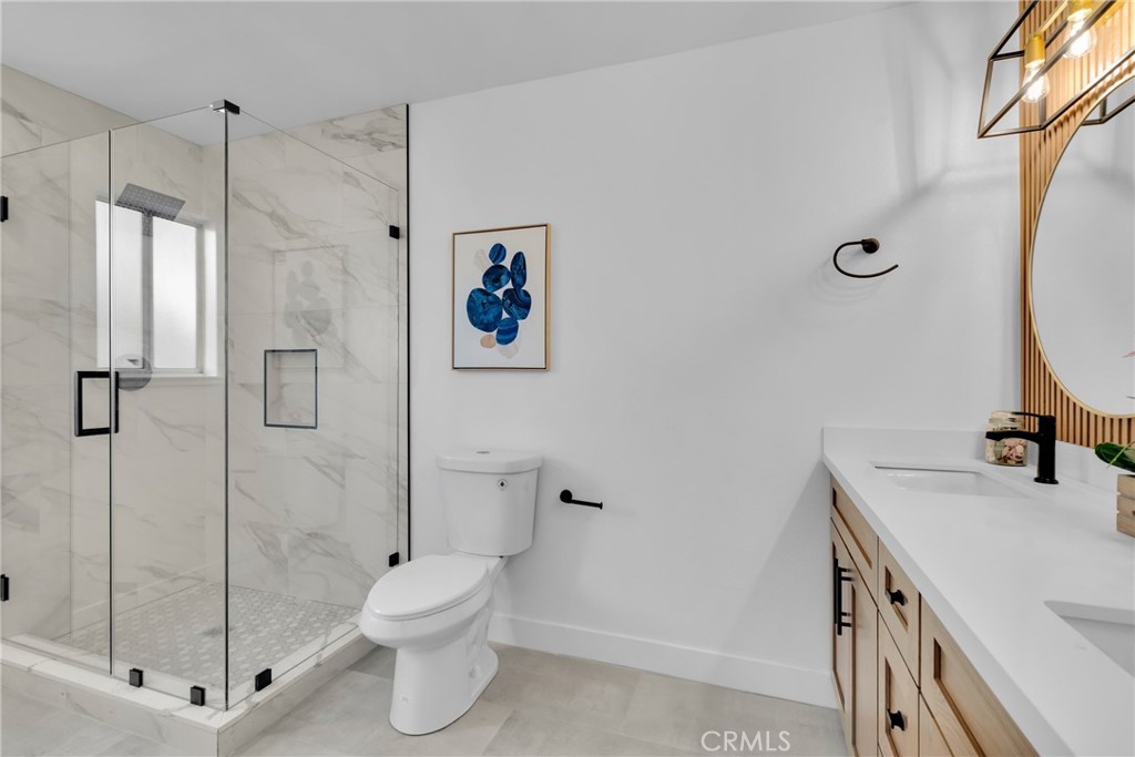 633 Royal View Street