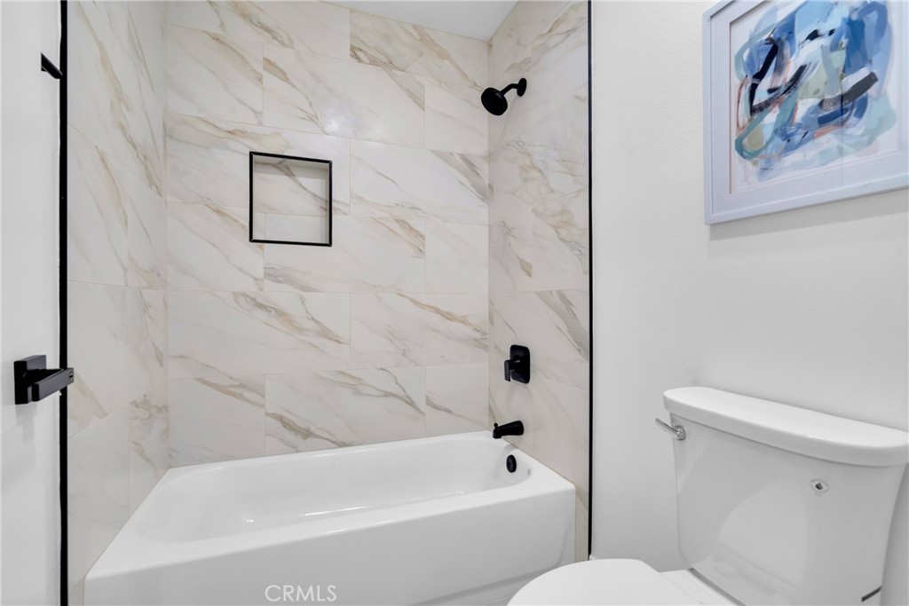 633 Royal View Street