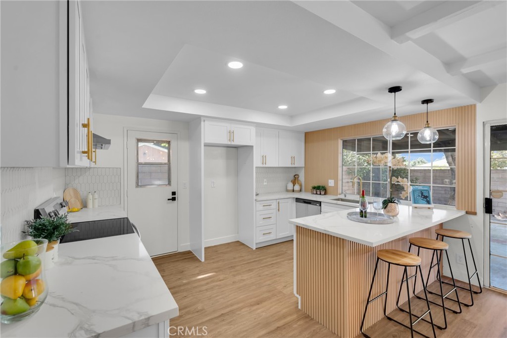 633 Royal View Street