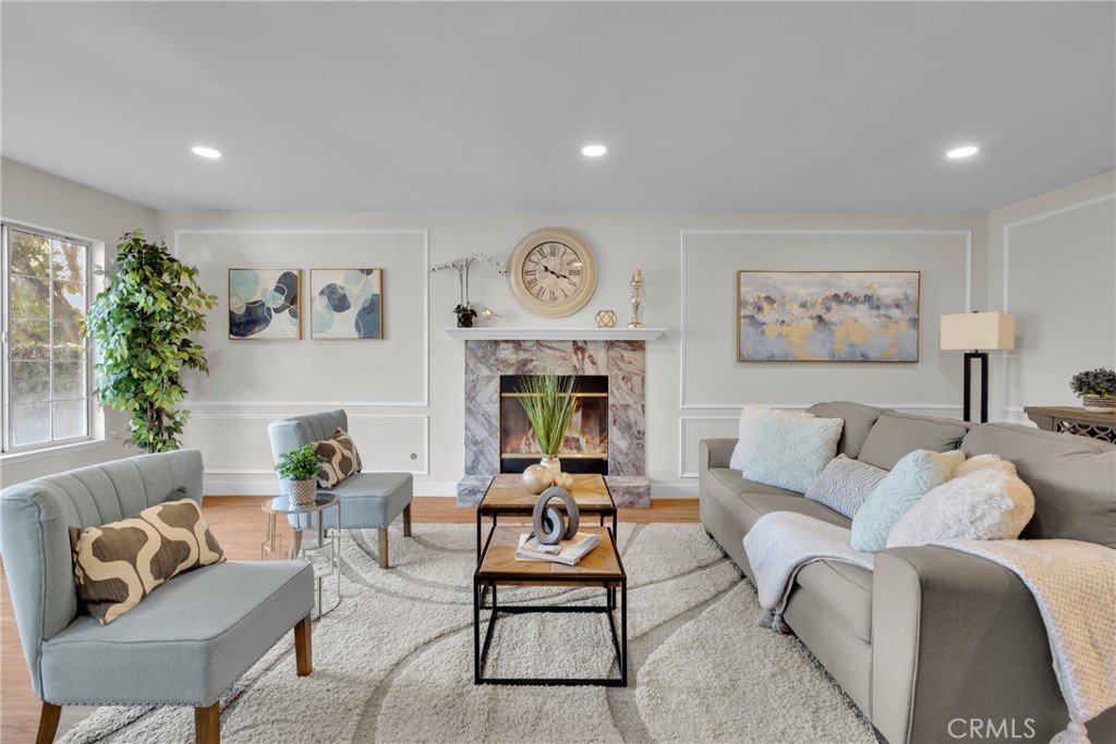 633 Royal View Street