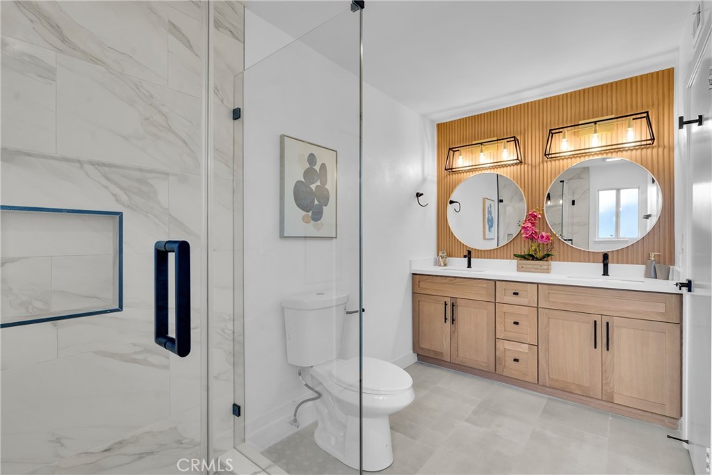 633 Royal View Street