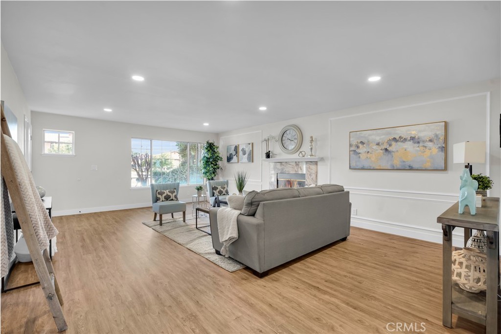 633 Royal View Street