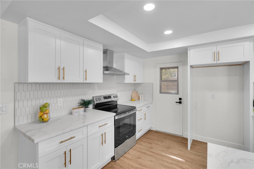 633 Royal View Street