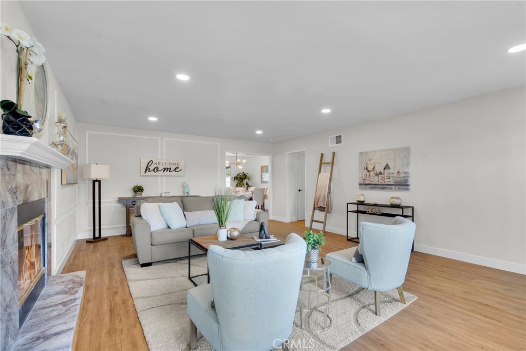 633 Royal View Street