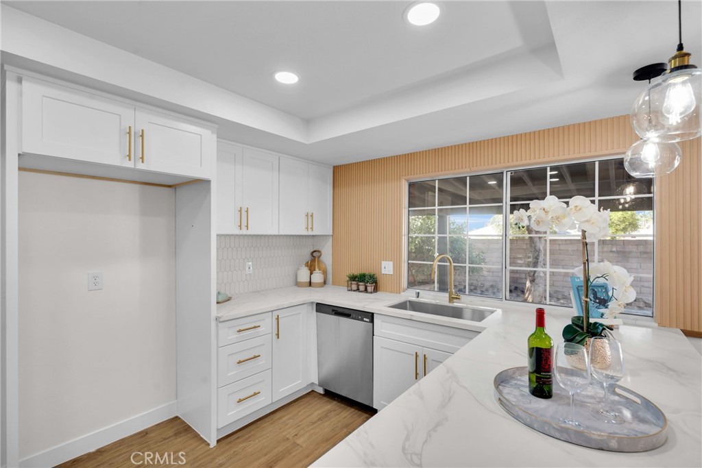 633 Royal View Street