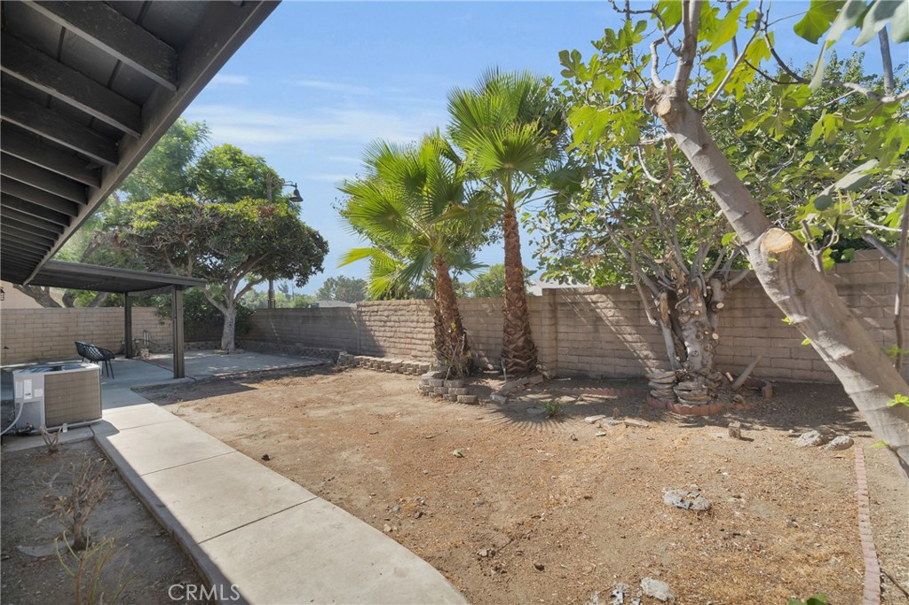 633 Royal View Street