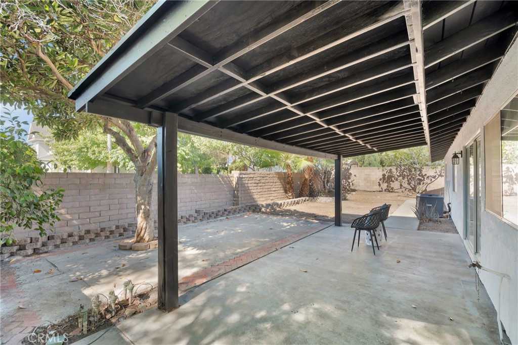 633 Royal View Street