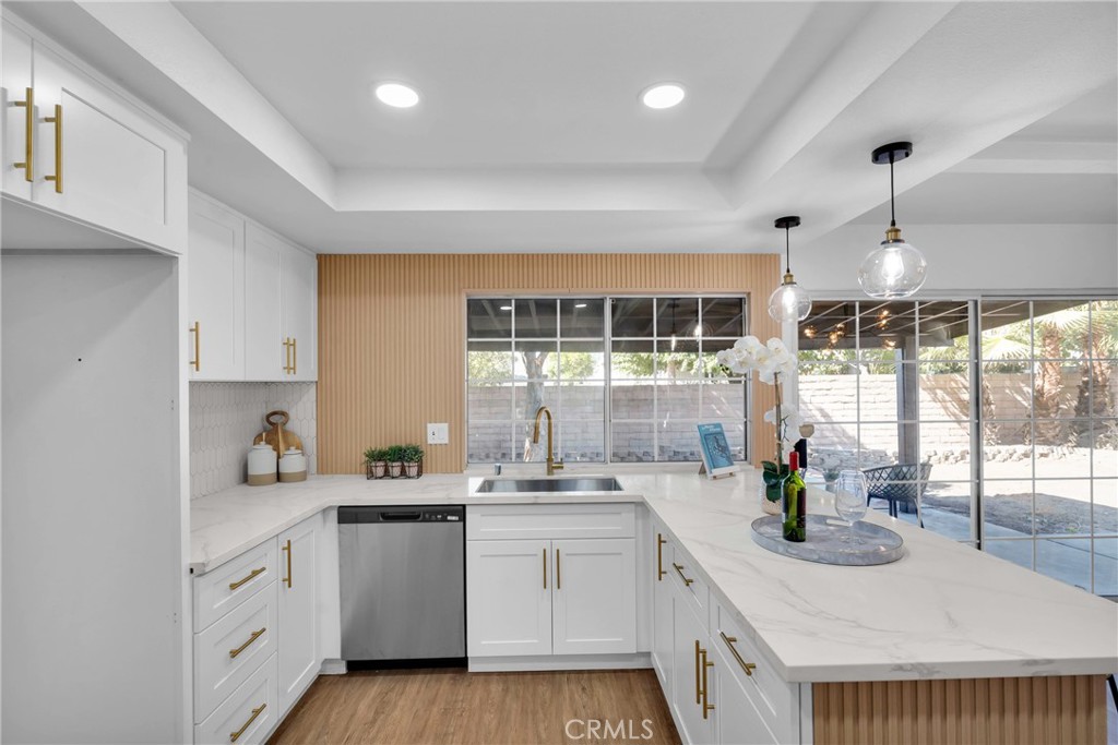 633 Royal View Street