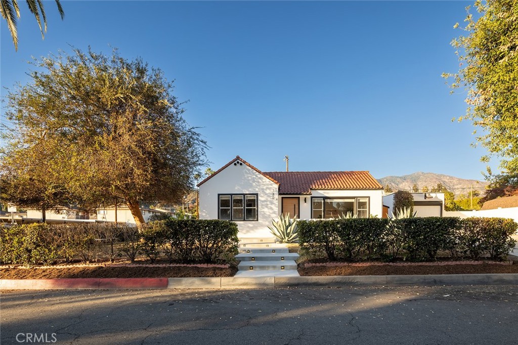130 Violet Avenue
