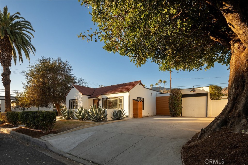130 Violet Avenue
