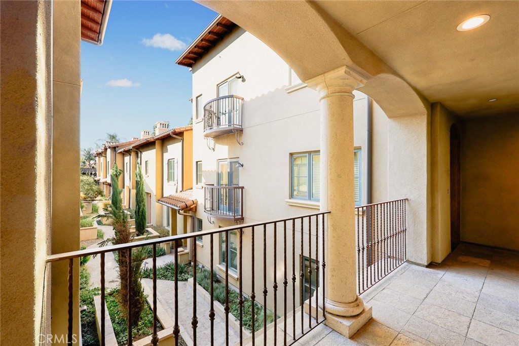 168 S Sierra Madre Boulevard 201