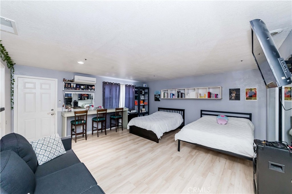 1316 W Hellman Avenue