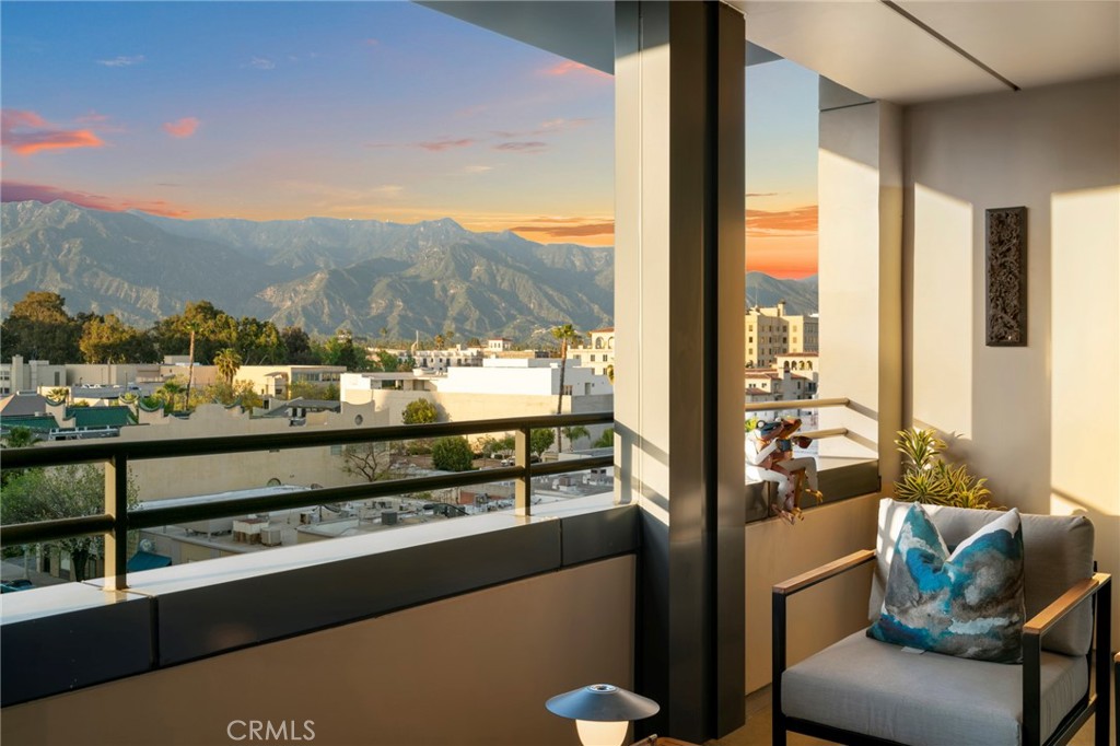 39 S Los Robles Avenue 5006