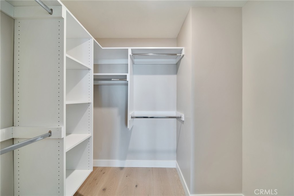 39 S Los Robles Avenue 5006