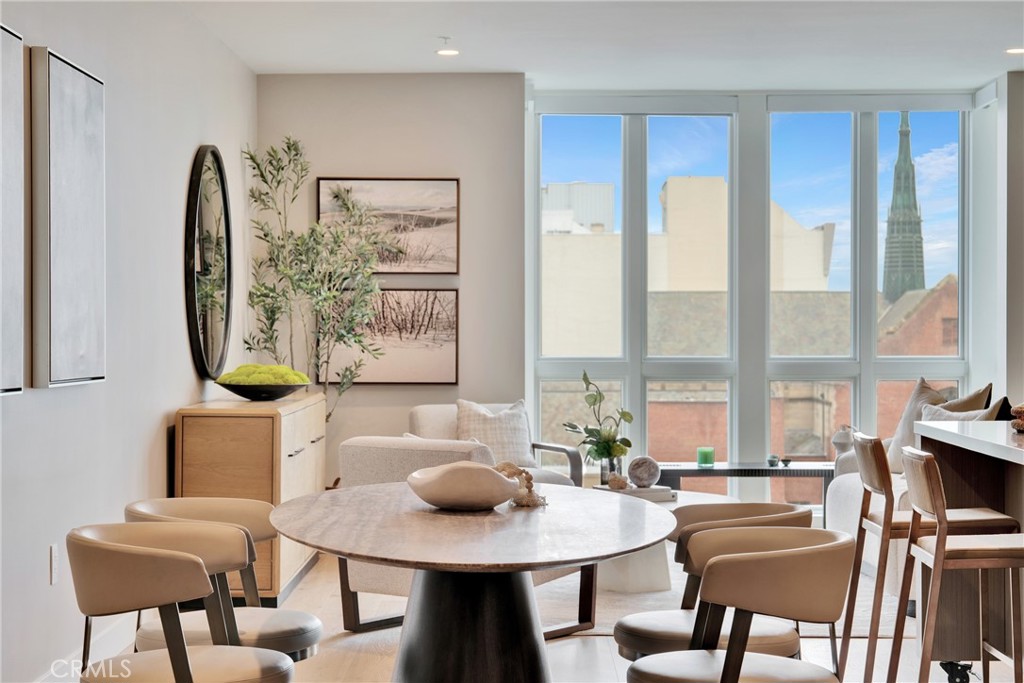 39 S Los Robles Avenue 5006