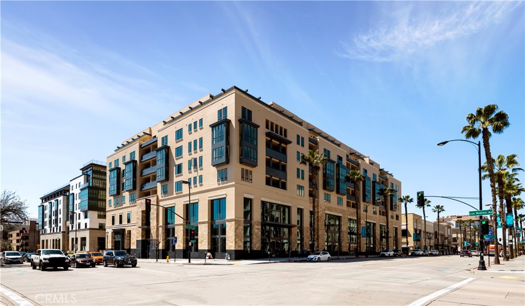 39 S Los Robles Avenue 5006