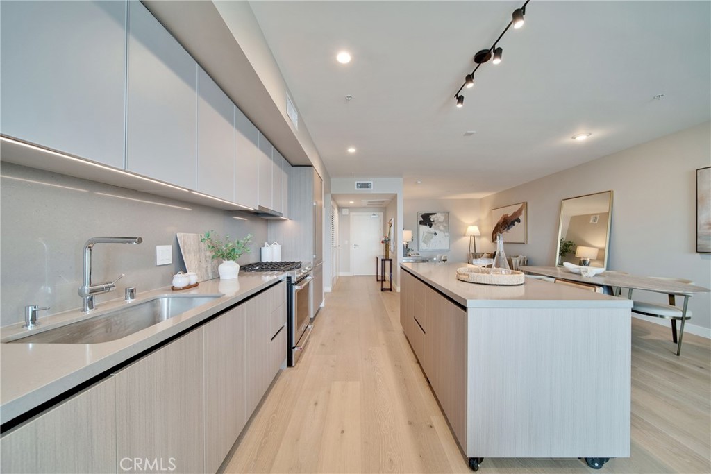 39 S Los Robles Avenue 5006