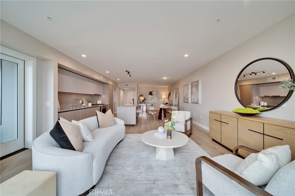 39 S Los Robles Avenue 5006