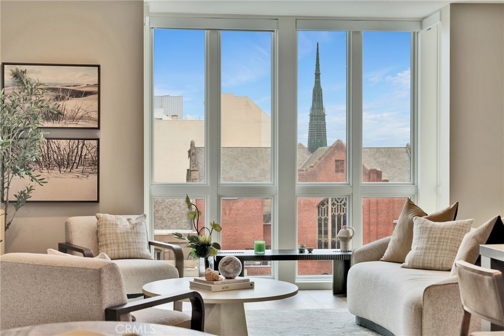 39 S Los Robles Avenue 5006