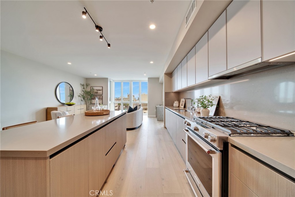 39 S Los Robles Avenue 5006