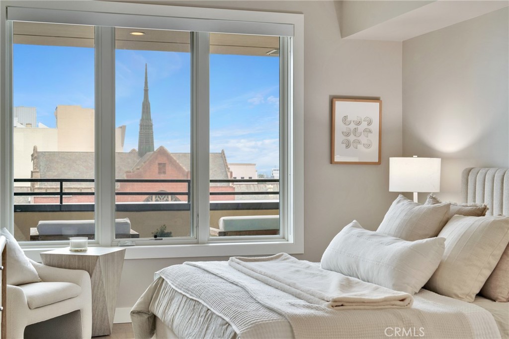 39 S Los Robles Avenue 5006