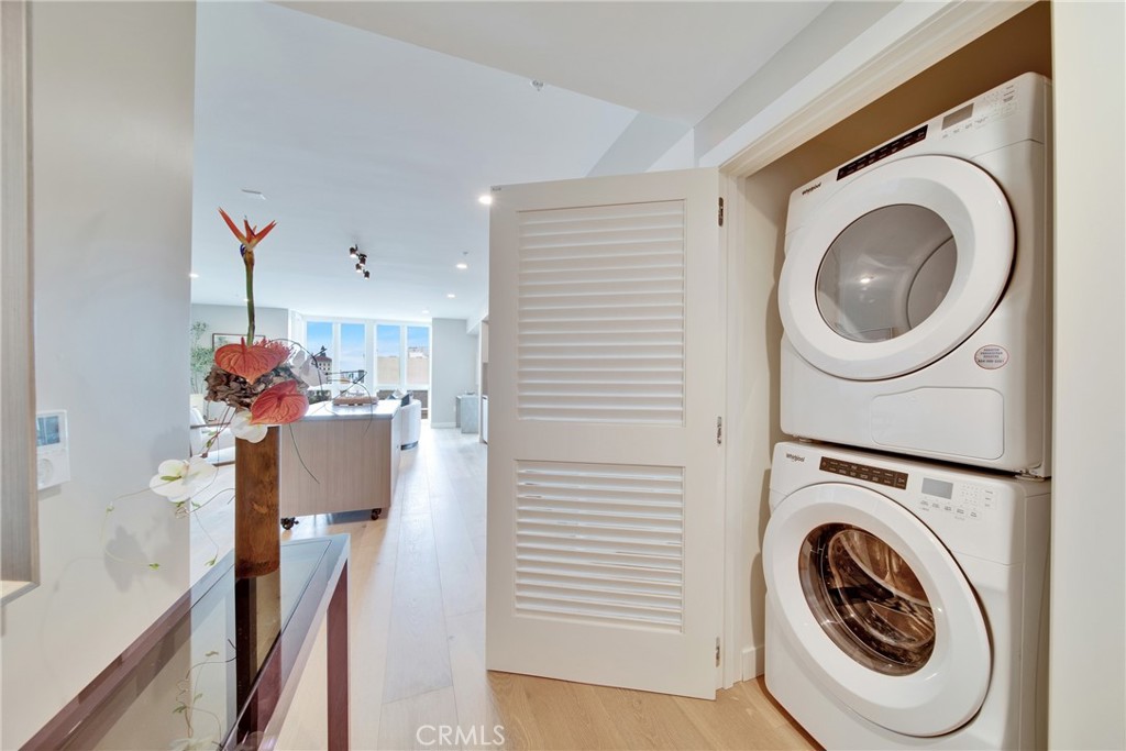 39 S Los Robles Avenue 5006