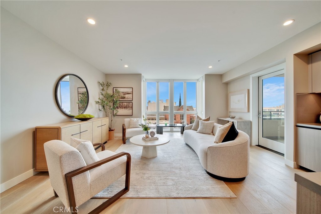 39 S Los Robles Avenue 5006