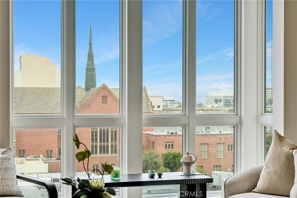 39 S Los Robles Avenue 5006