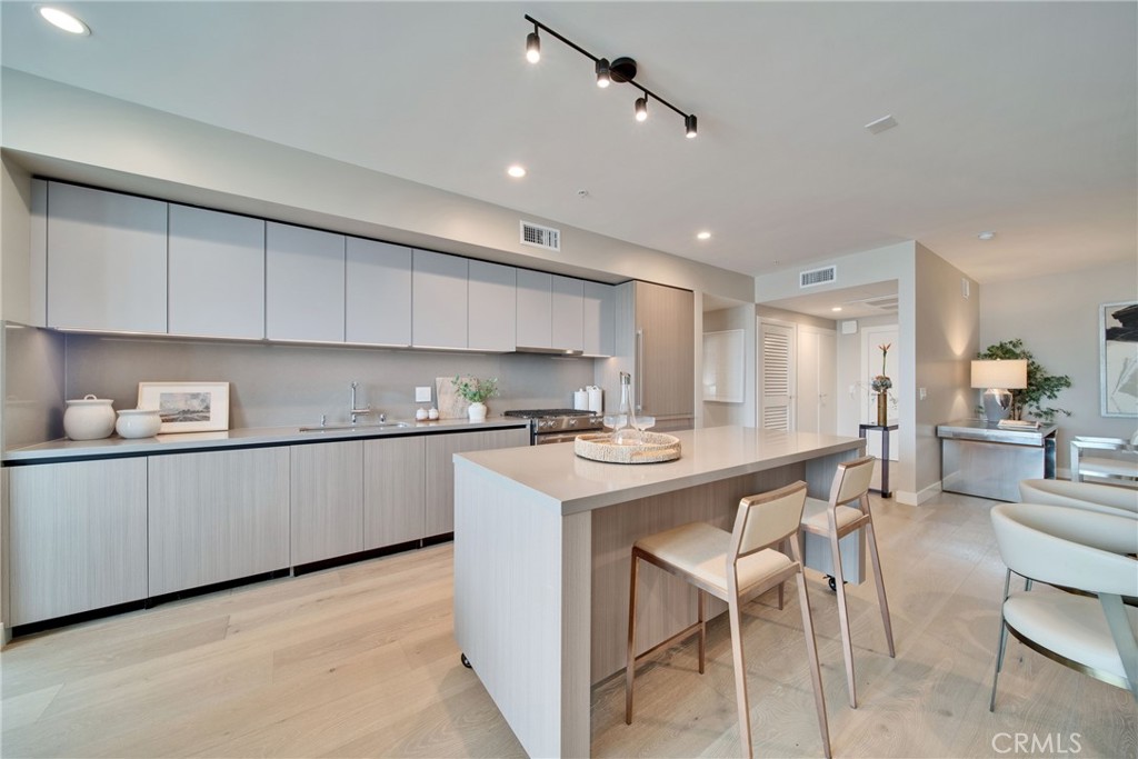 39 S Los Robles Avenue 5006