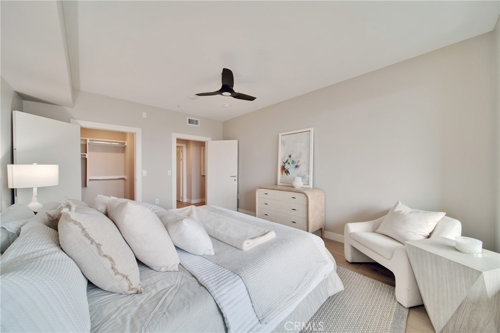 39 S Los Robles Avenue 5006