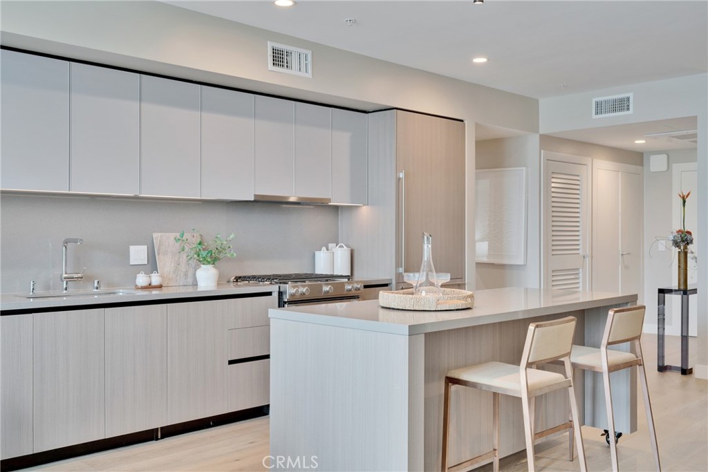 39 S Los Robles Avenue 5006