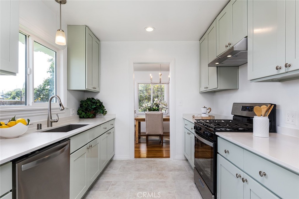 14936 Los Robles Avenue