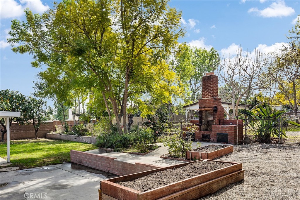 14936 Los Robles Avenue