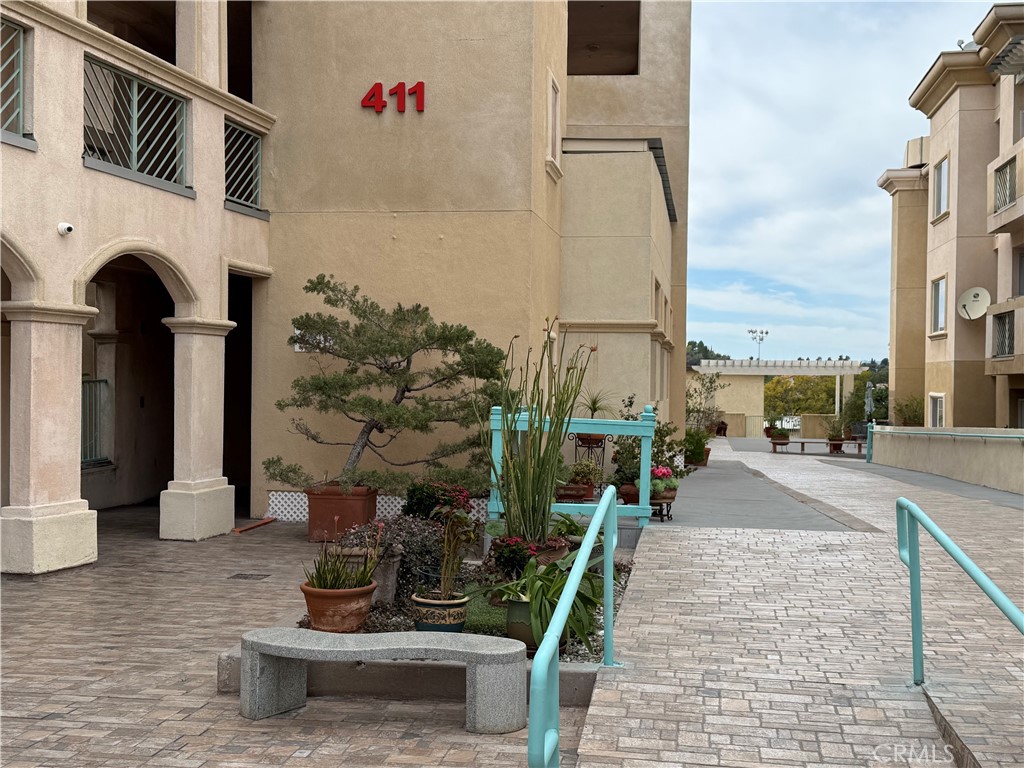 411 S Garfield Avenue 72