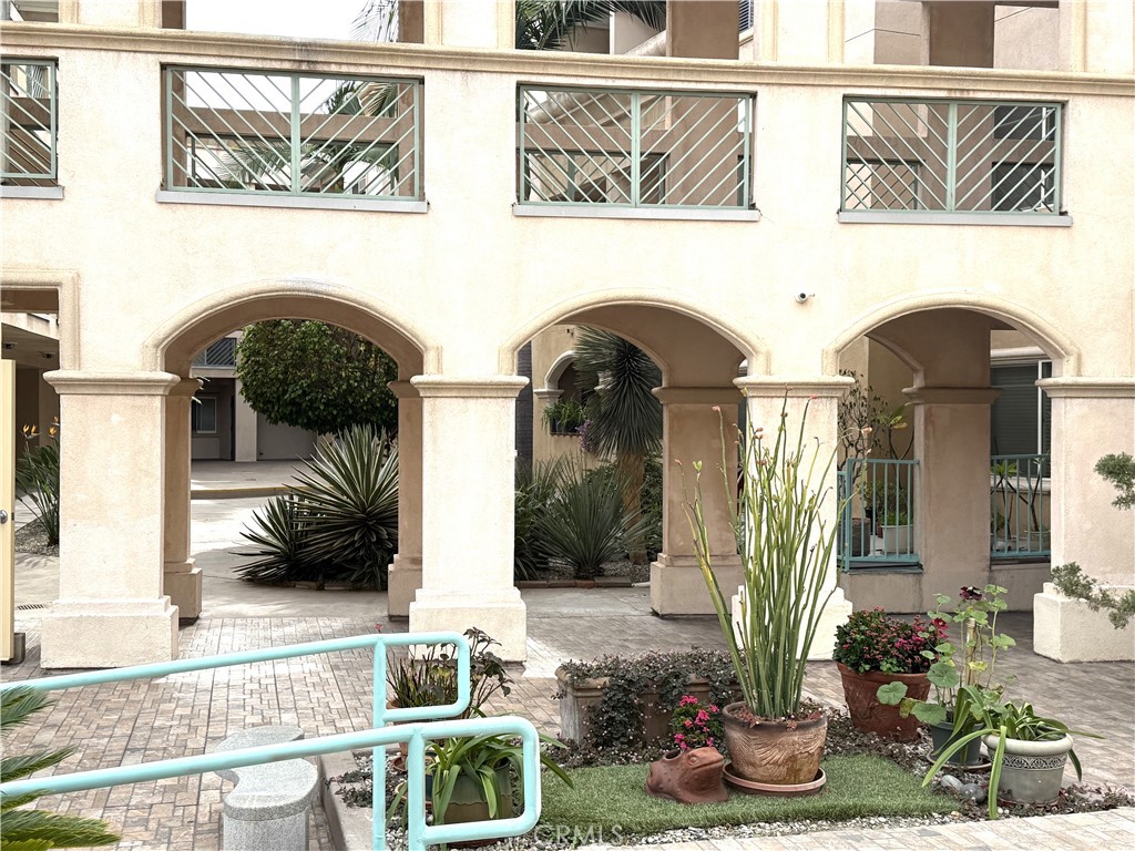 411 S Garfield Avenue 72