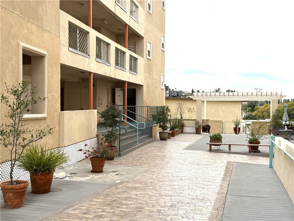 411 S Garfield Avenue 72