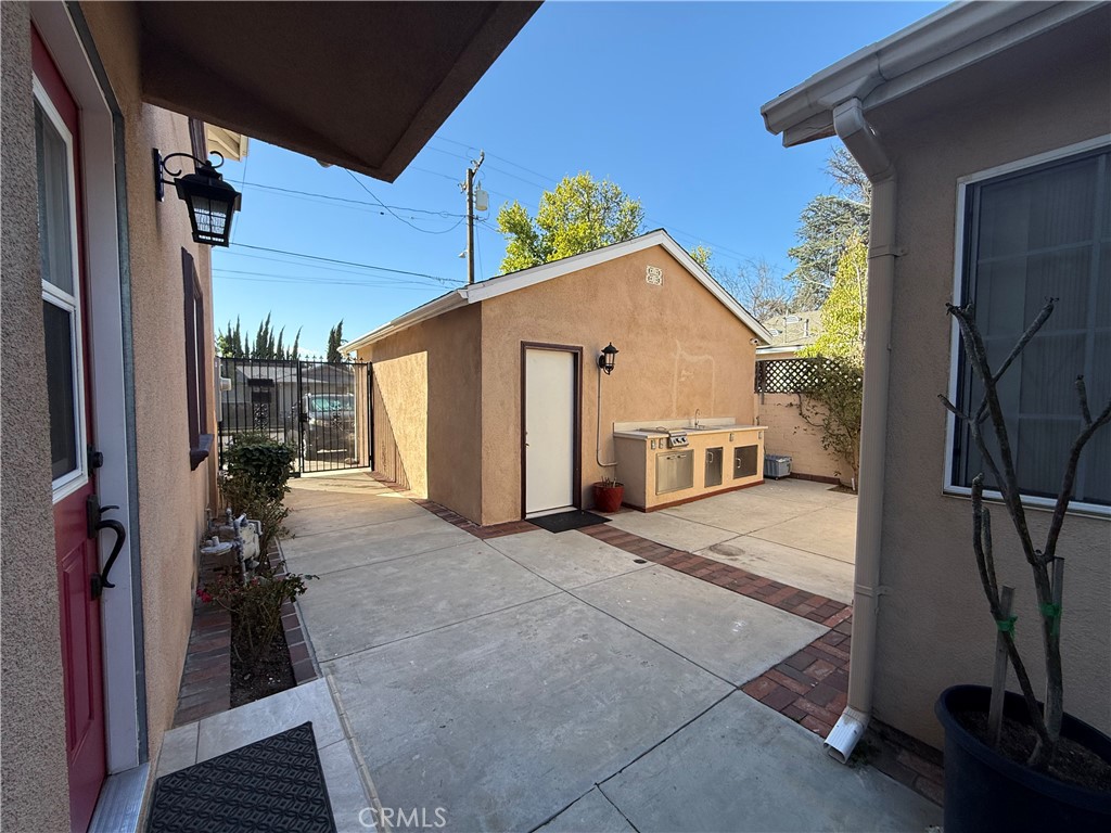 6046 N Willard Avenue