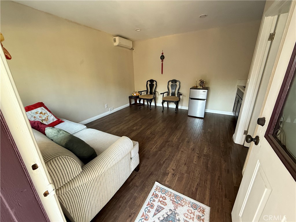 6046 N Willard Avenue