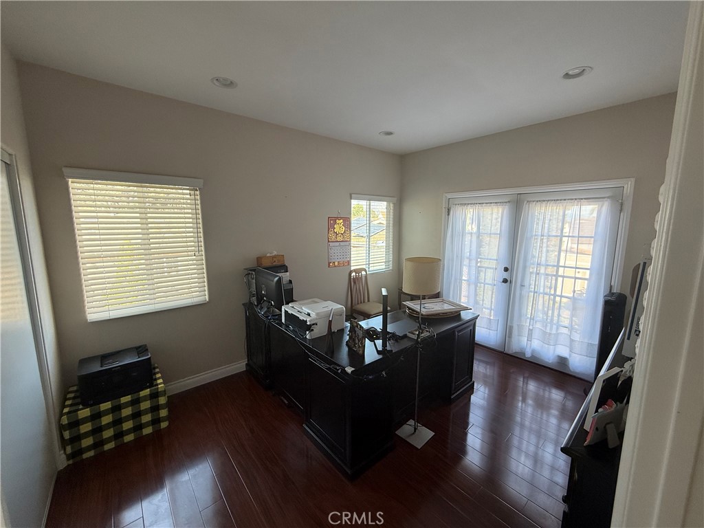 6046 N Willard Avenue