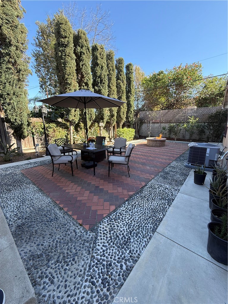 6046 N Willard Avenue