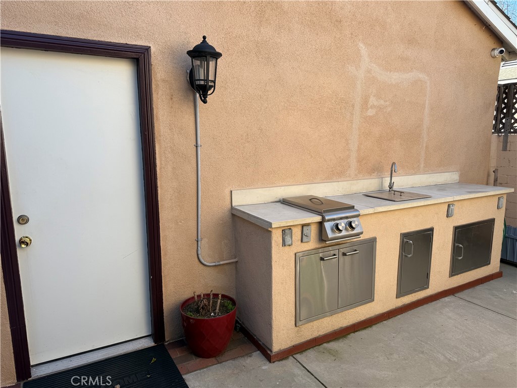 6046 N Willard Avenue