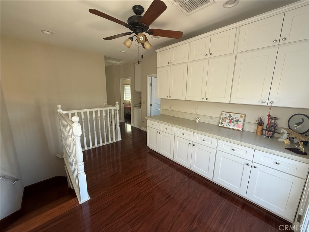 6046 N Willard Avenue