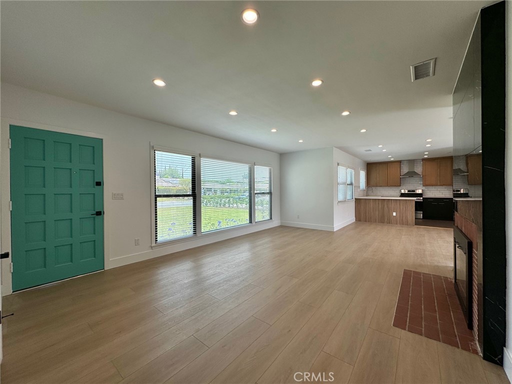 380 W Palm Drive