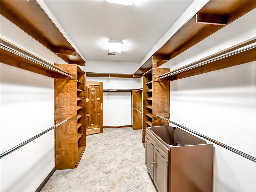 1605 Walter Ct