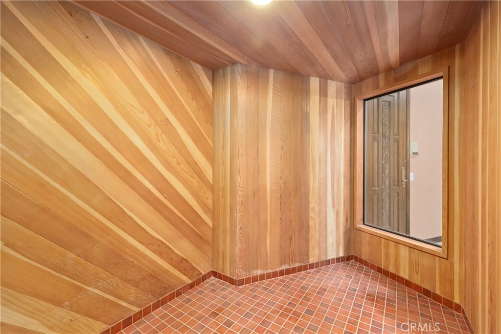 1605 Walter Ct