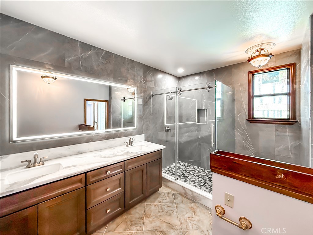 1605 Walter Ct