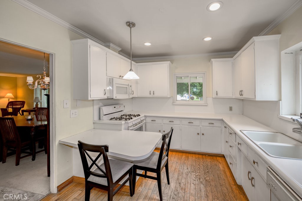 2437 Florence Avenue